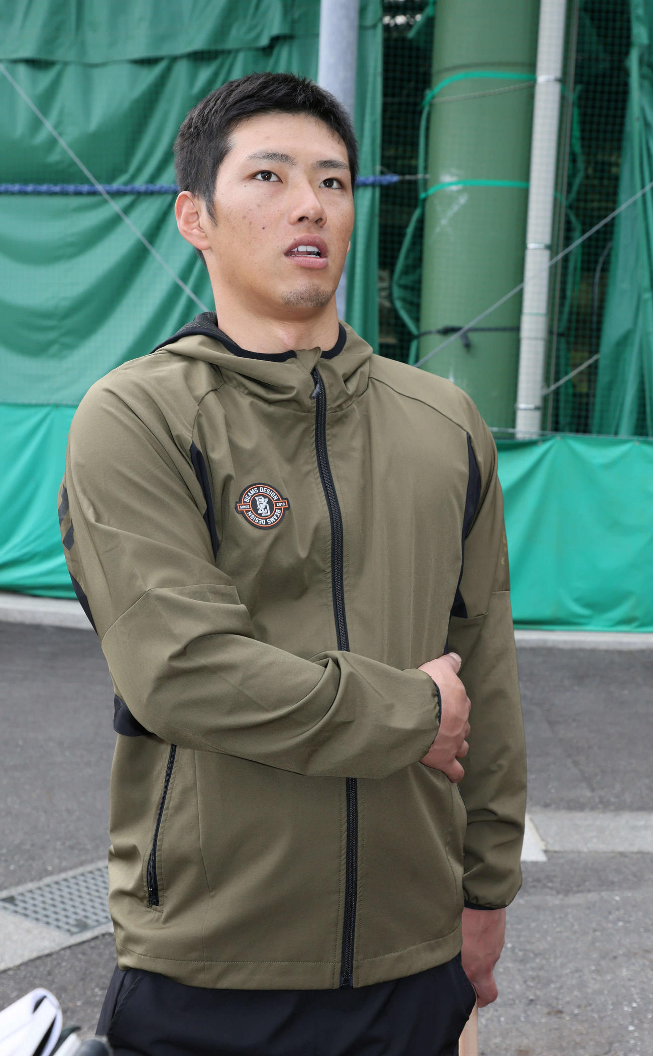 休日返上でマシン打撃練習を行った広島中村奨（撮影・加藤孝規）