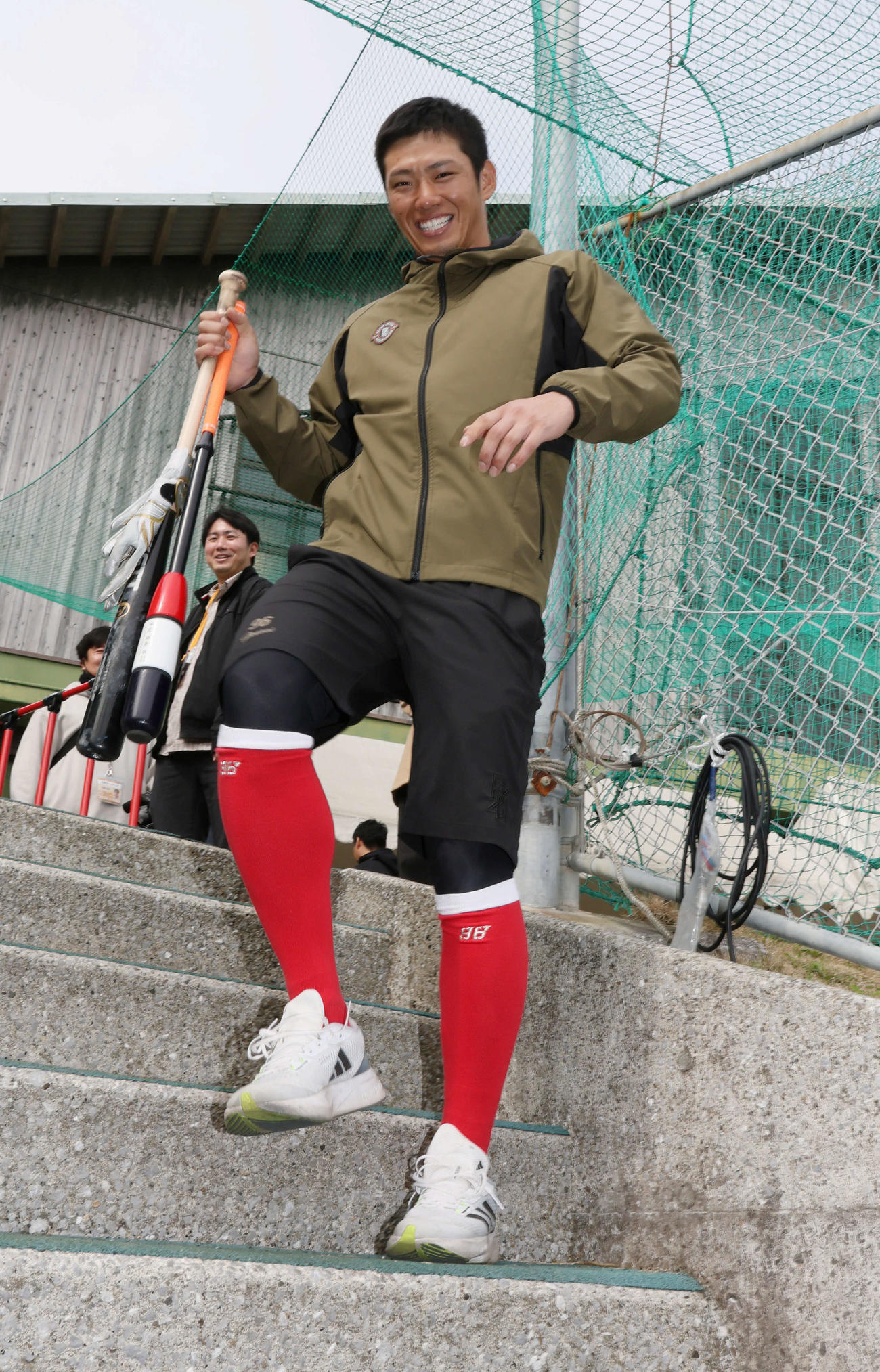 休日返上でマシン打撃練習を行った広島中村奨（撮影・加藤孝規）