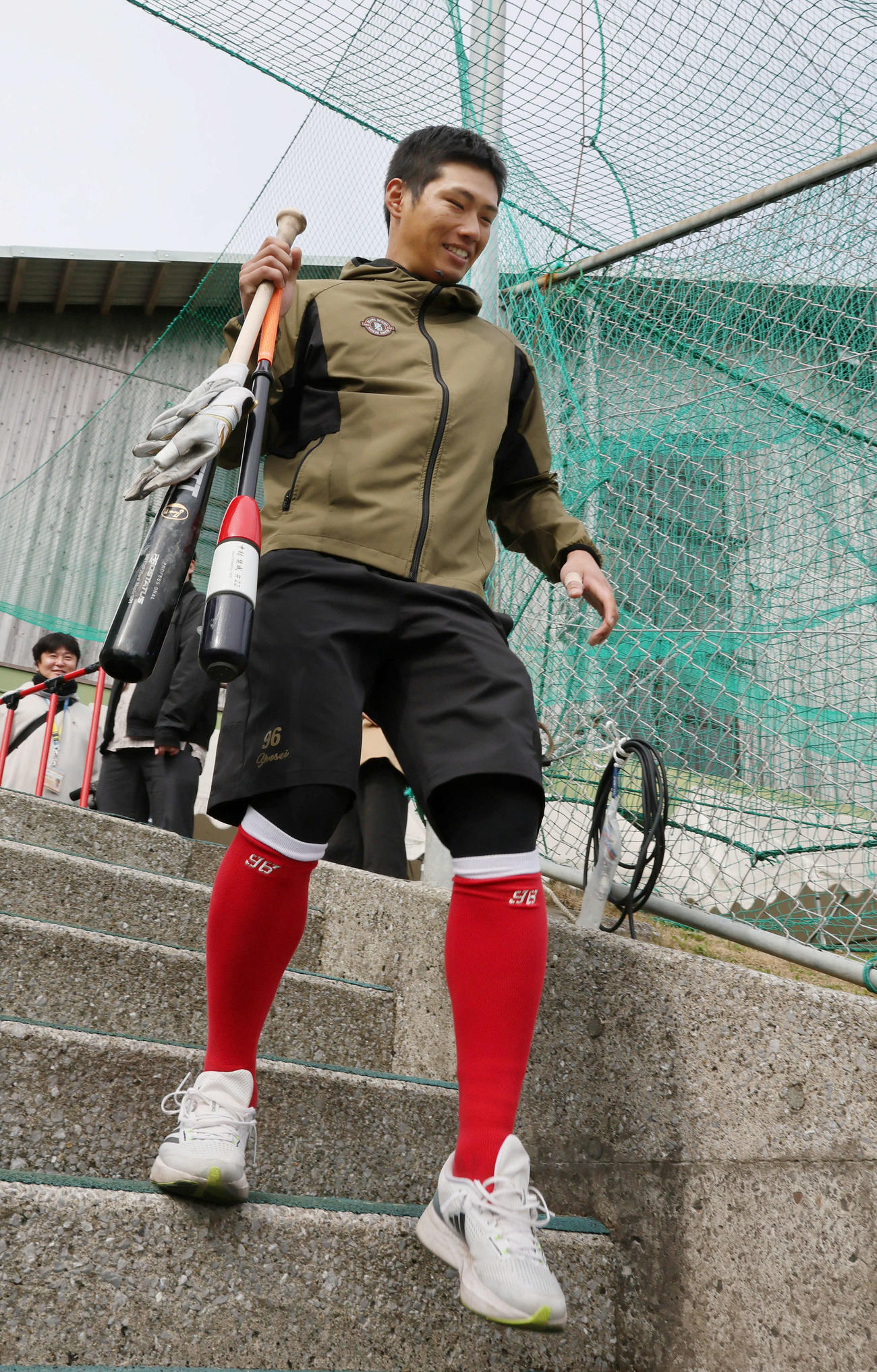 休日返上でマシン打撃練習を行った広島中村奨（撮影・加藤孝規）