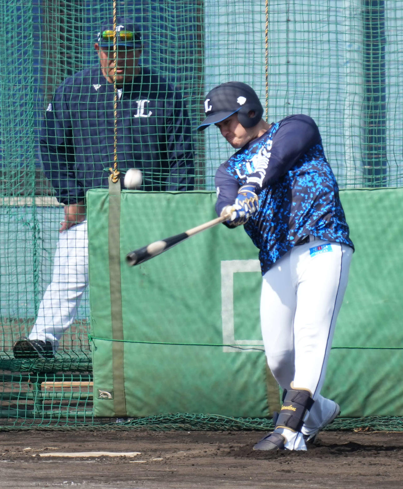 フリー打撃に臨む西武ブランドン（撮影・小沢裕）