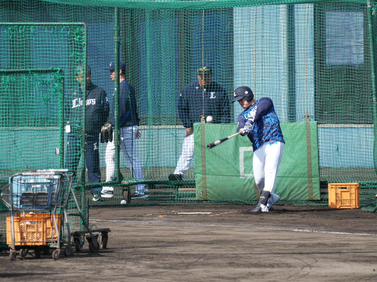 西武南郷キャンプ4日目、フリー打撃に臨む西武ブランドン（撮影・小沢裕）