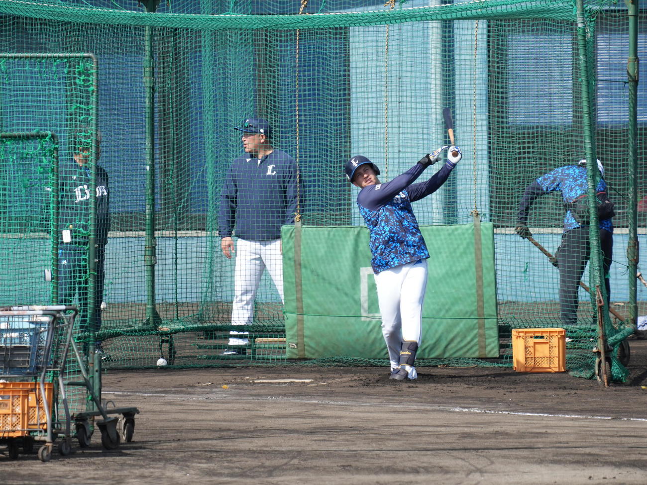 西武南郷キャンプ4日目、フリー打撃に臨む西武ブランドン（撮影・小沢裕）