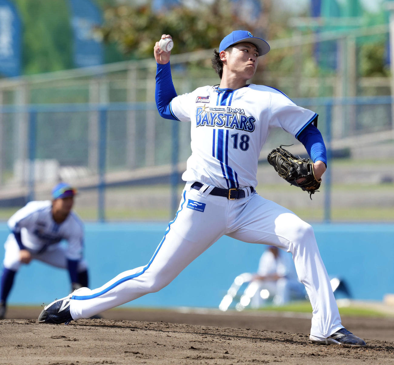 紅白戦　白組の先発小園（撮影・たえ見朱実）