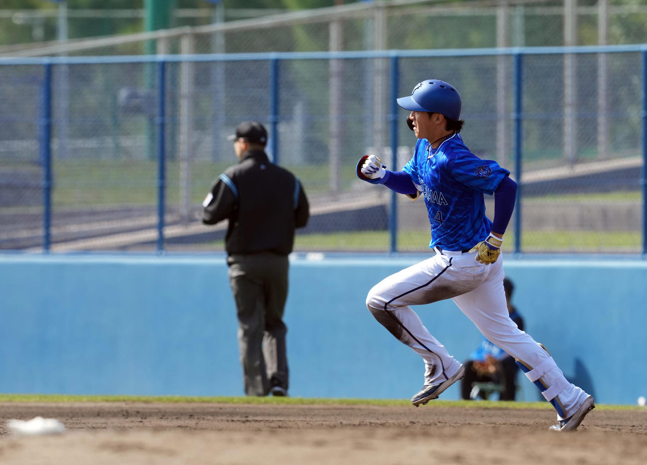 紅白戦　4回表紅組2死二塁、右越えに適時二塁打を放つった度会（撮影・たえ見朱実）