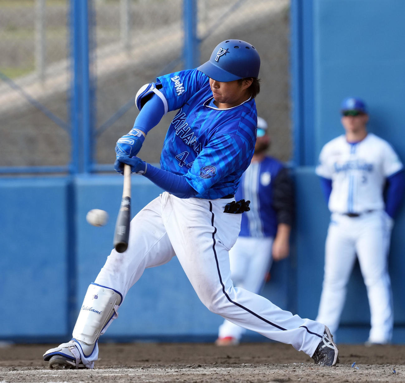 紅白戦　4回表紅組無死、二塁打を放つ石上（撮影・たえ見朱実）