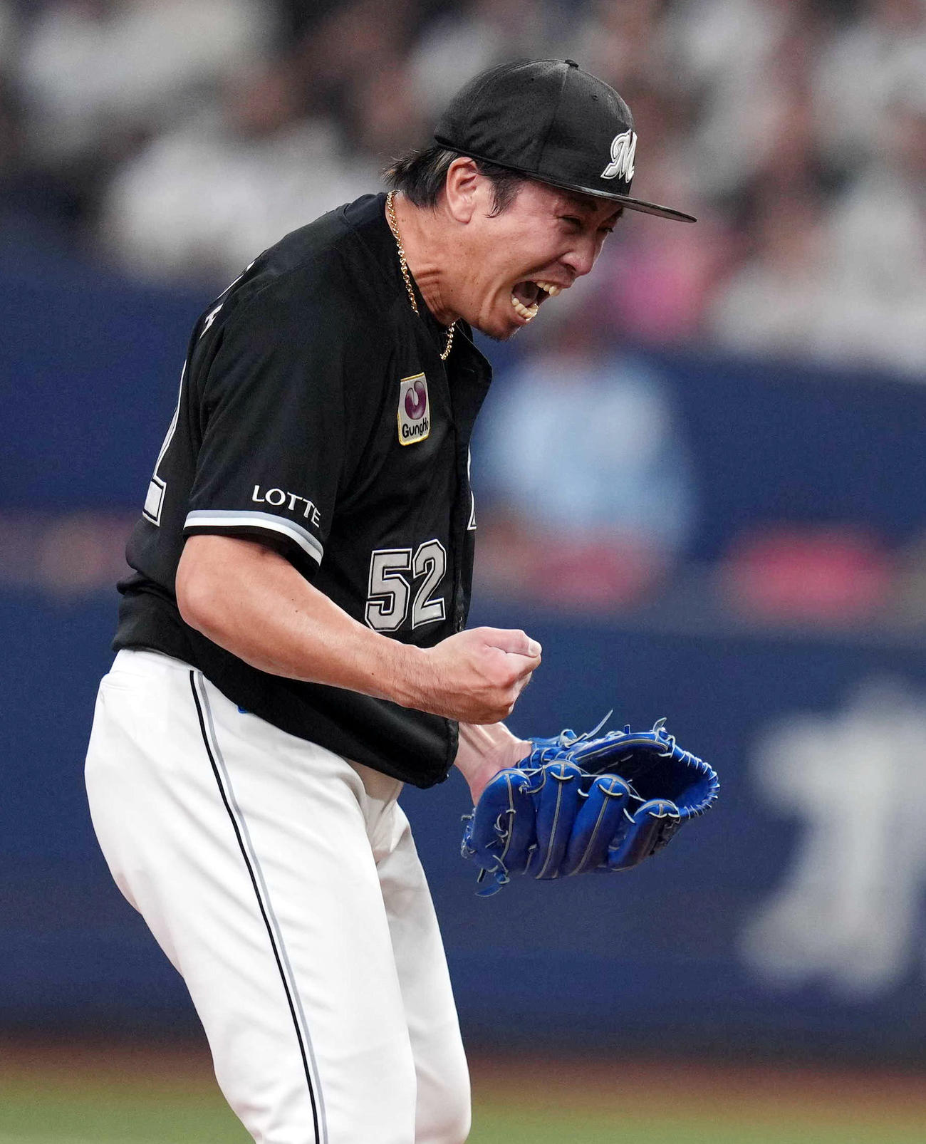 オリックス対ロッテ　9回裏オリックス2死一塁、最後の打者セデーニョを空振り三振に仕留め、雄たけびを上げる益田（2023年10月19日撮影）