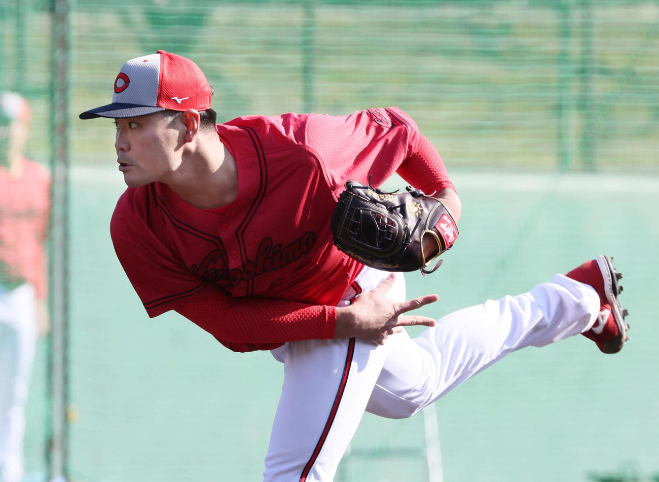紅組3番手で登板した広島内間（撮影・加藤孝規）
