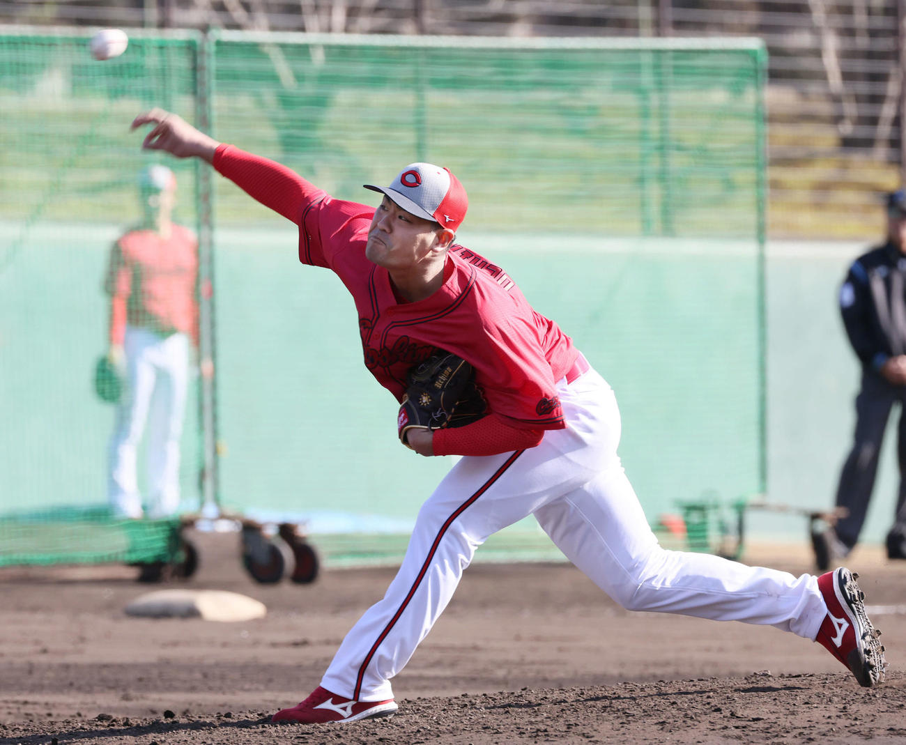 5回裏白組、紅組3番手で登板した広島内間（撮影・加藤孝規）