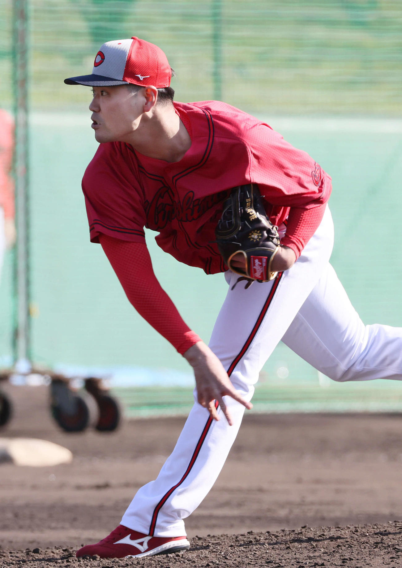 5回裏白組、紅組3番手で登板した広島内間（撮影・加藤孝規）
