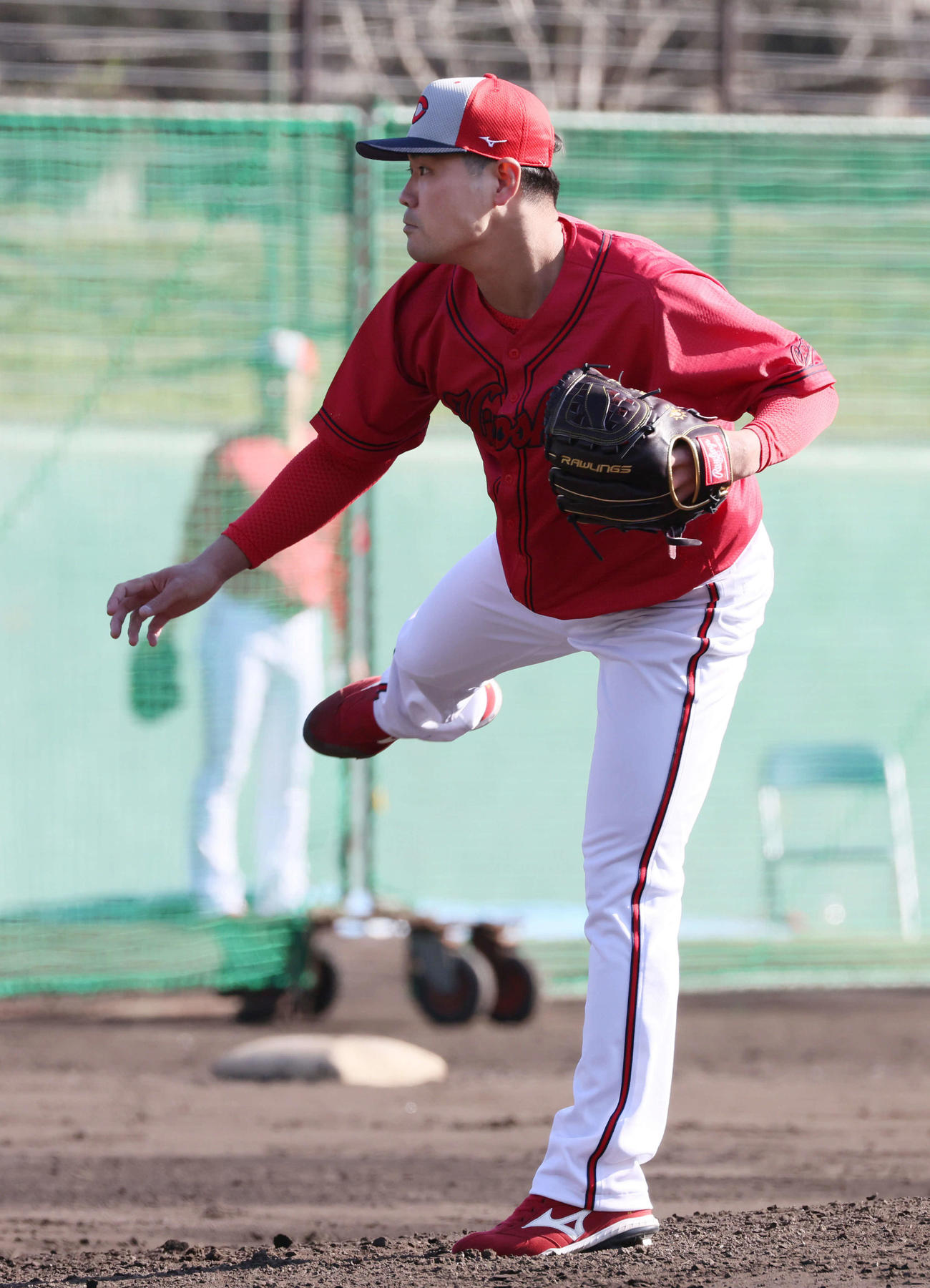 5回裏白組、紅組3番手で登板した広島内間（撮影・加藤孝規）