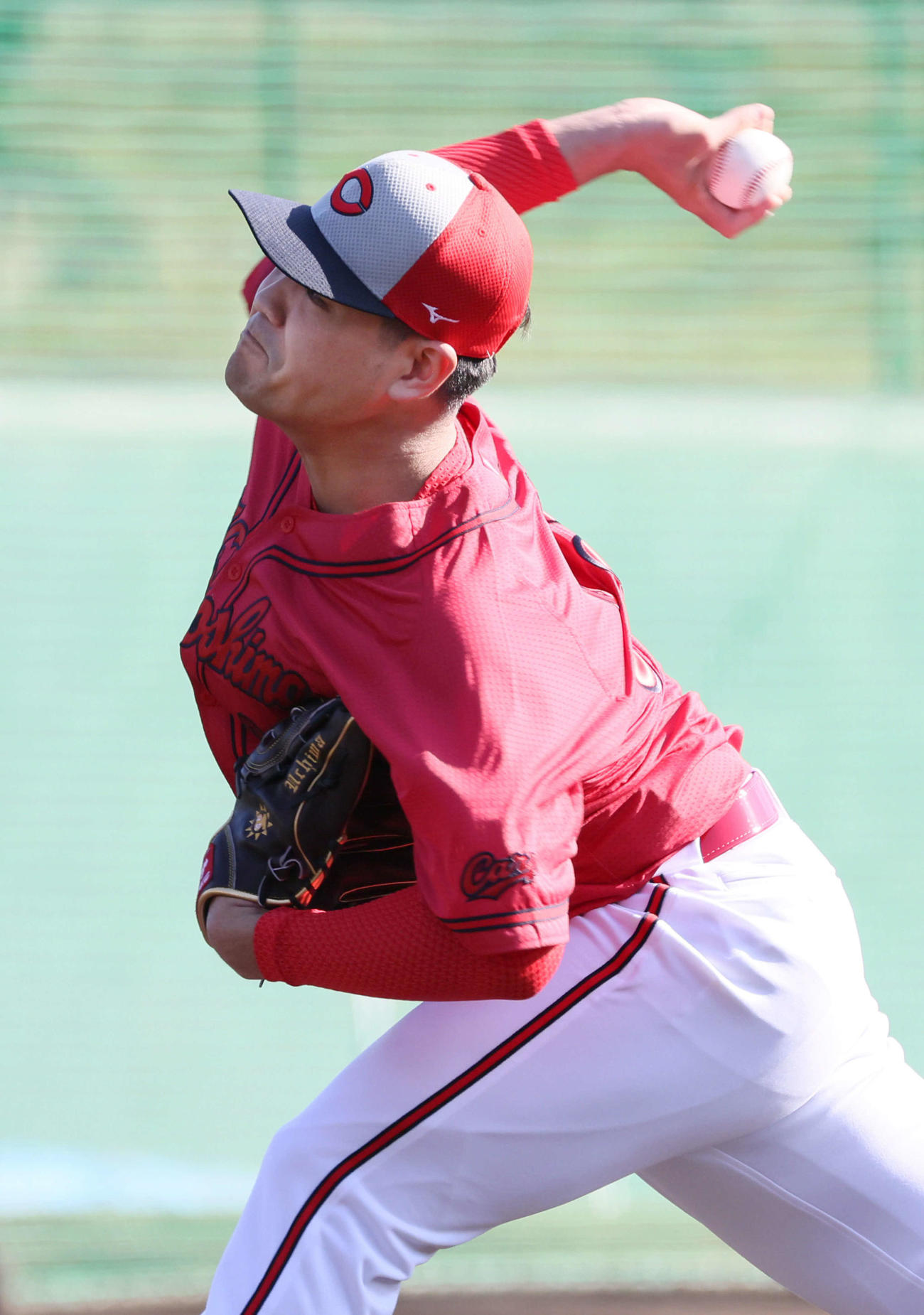 5回裏白組、紅組3番手で登板した広島内間（撮影・加藤孝規）