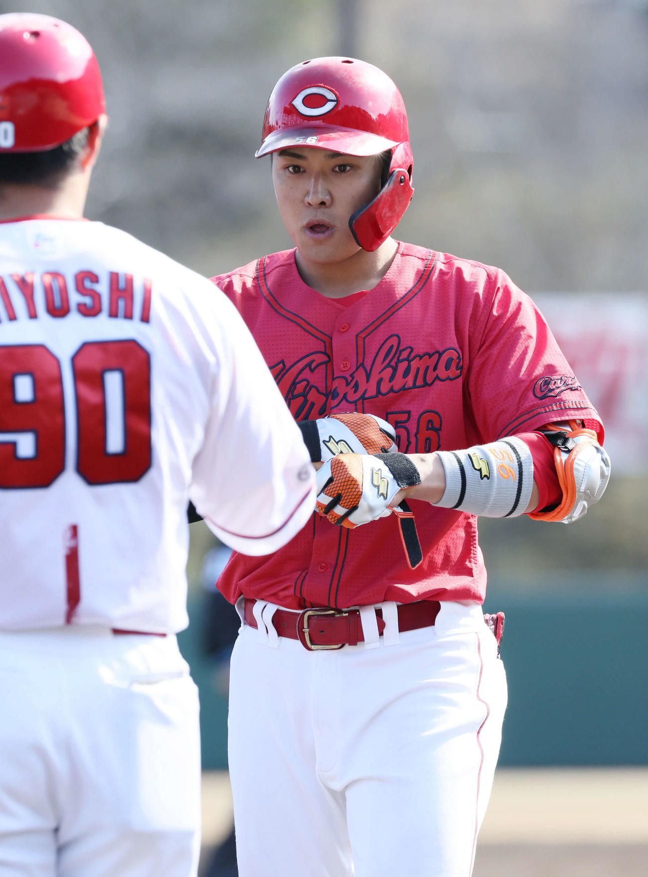 紅白戦　5回表紅組2死二塁、広島久保は中前適時打を放つ（撮影・加藤孝規）
