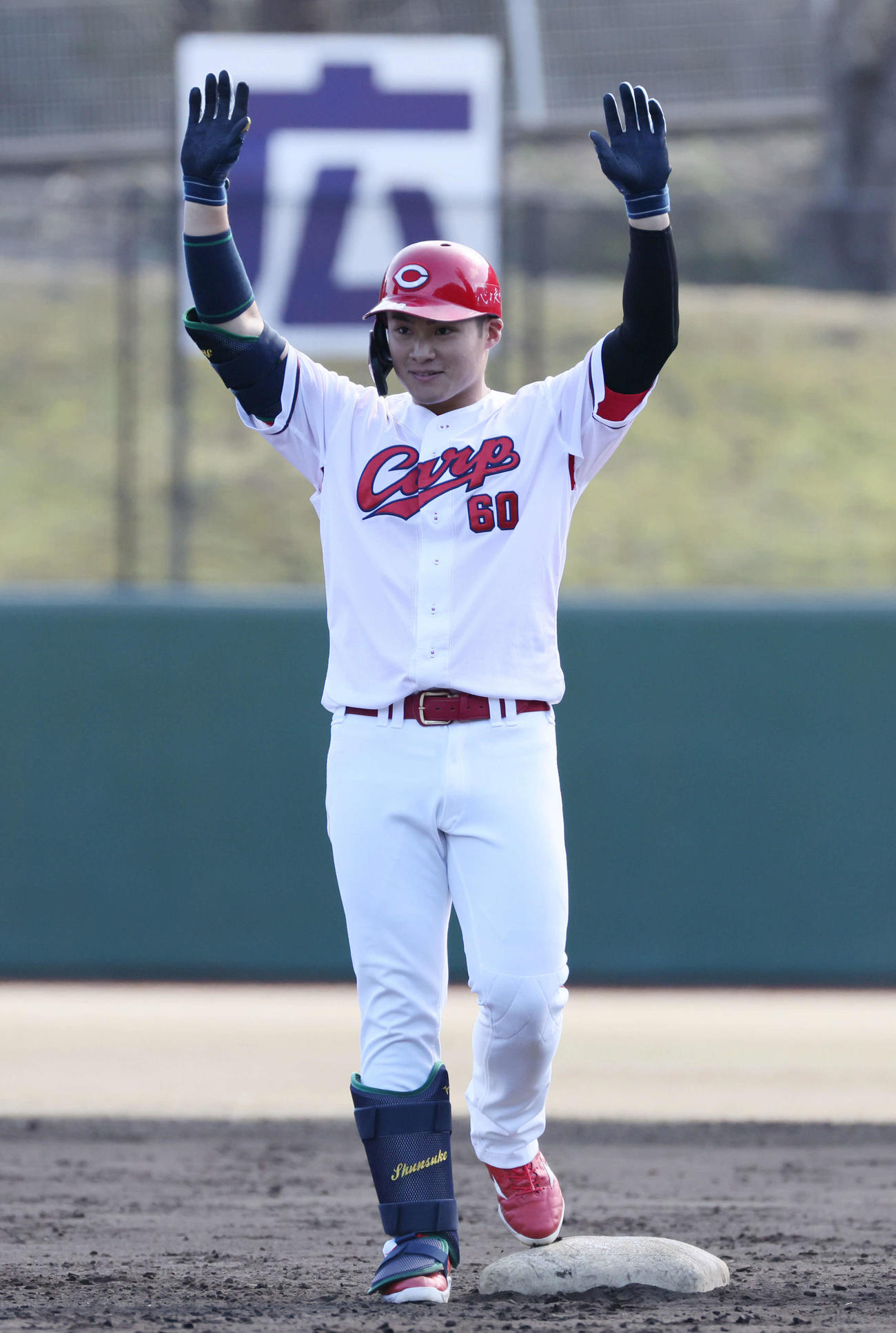 紅白戦　3回裏白組1死二塁、先制右越え適時二塁打を放った広島田村（撮影・加藤孝規）
