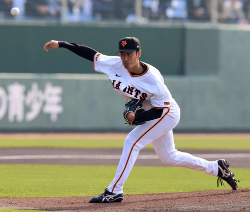 巨人紅白戦　白組先発の西舘（撮影・浅見桂子）