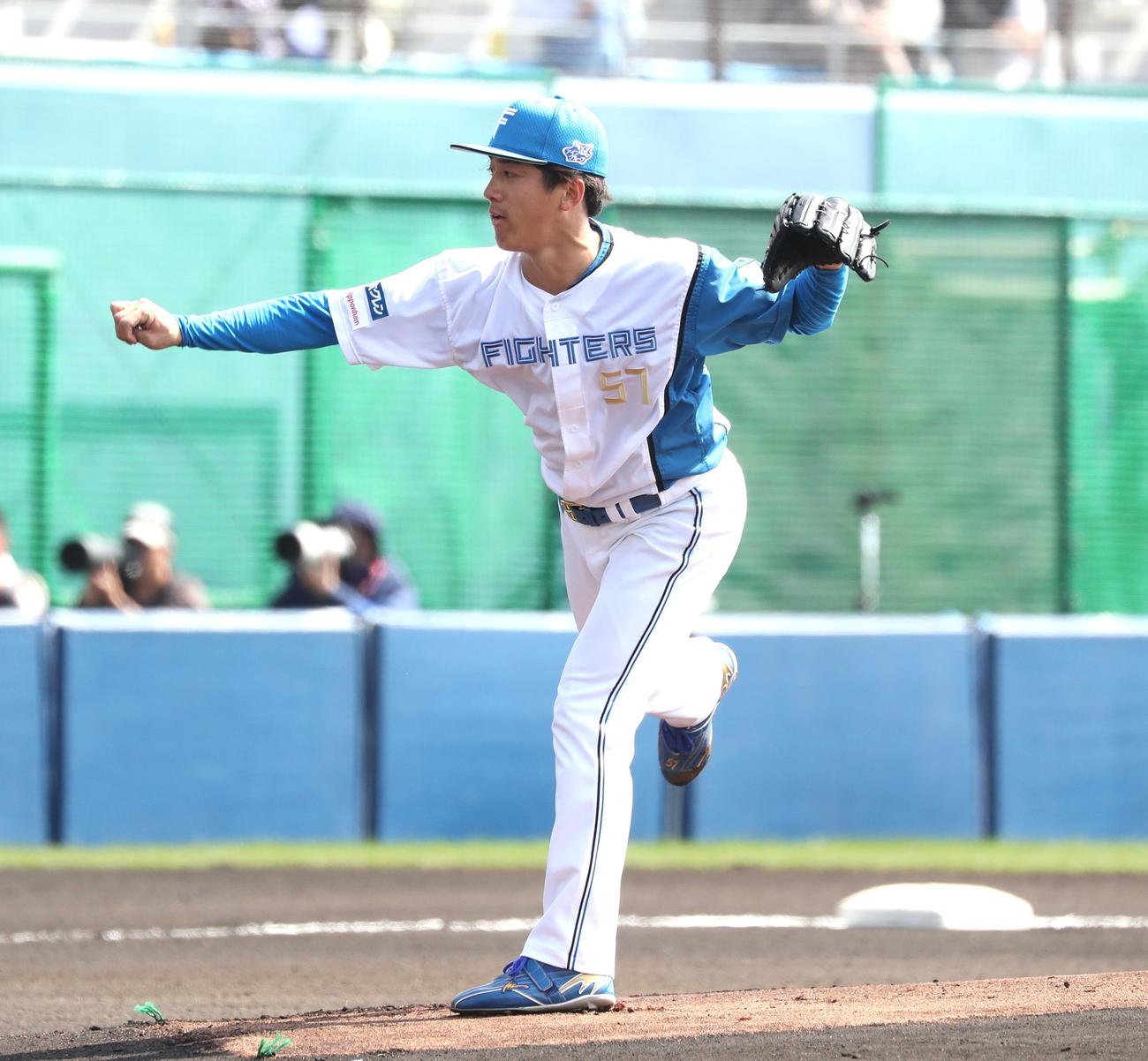 日本ハム対楽天　日本ハム先発の北山（撮影・黒川智章）