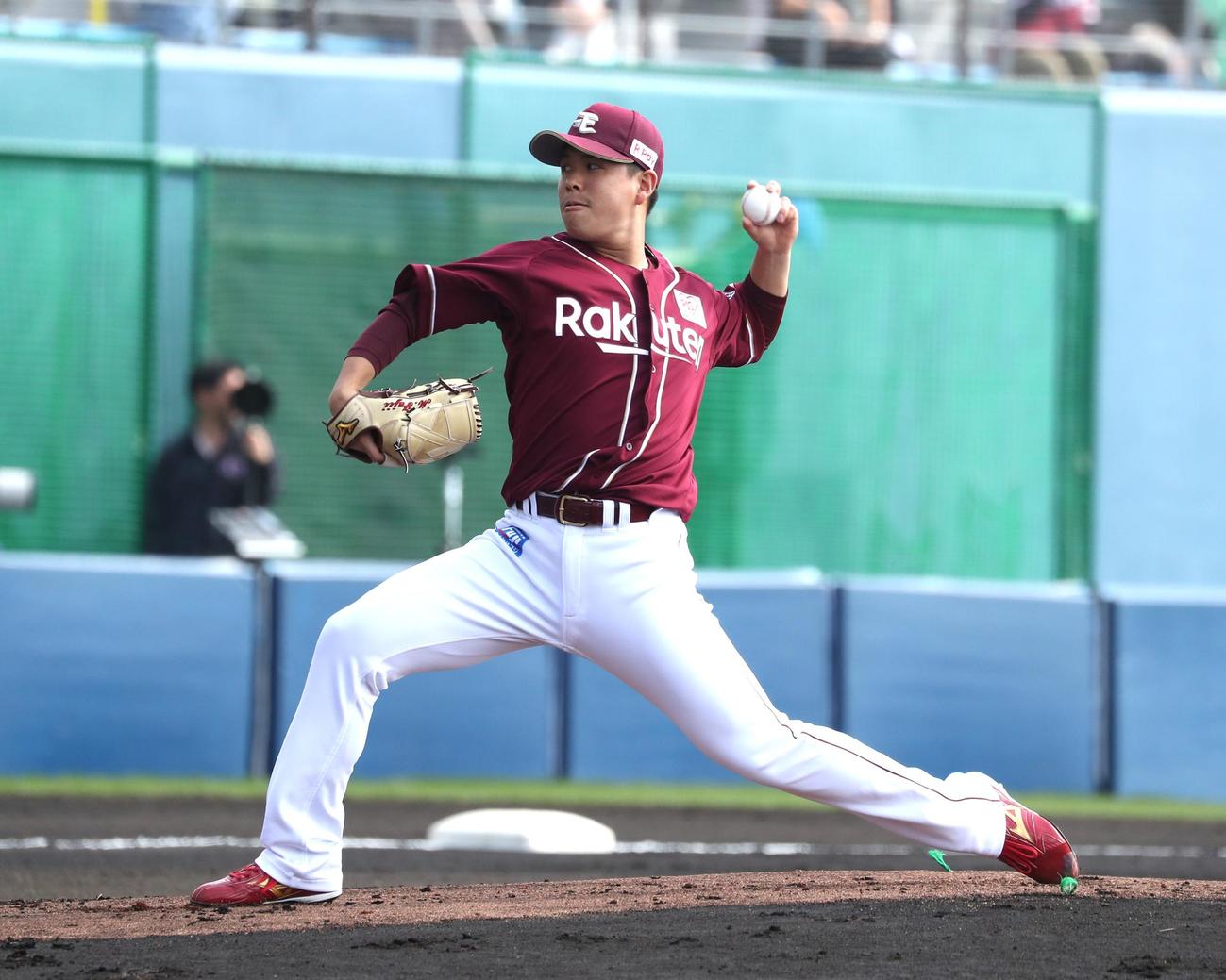 日本ハム対楽天　楽天先発の藤井（撮影・黒川智章）