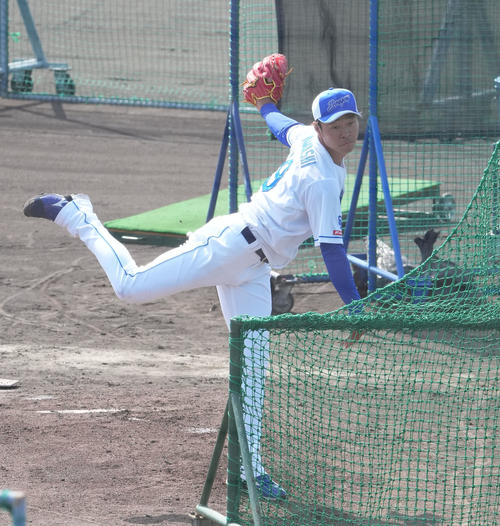 打撃投手で登板する中日高橋宏（撮影・森本幸一）