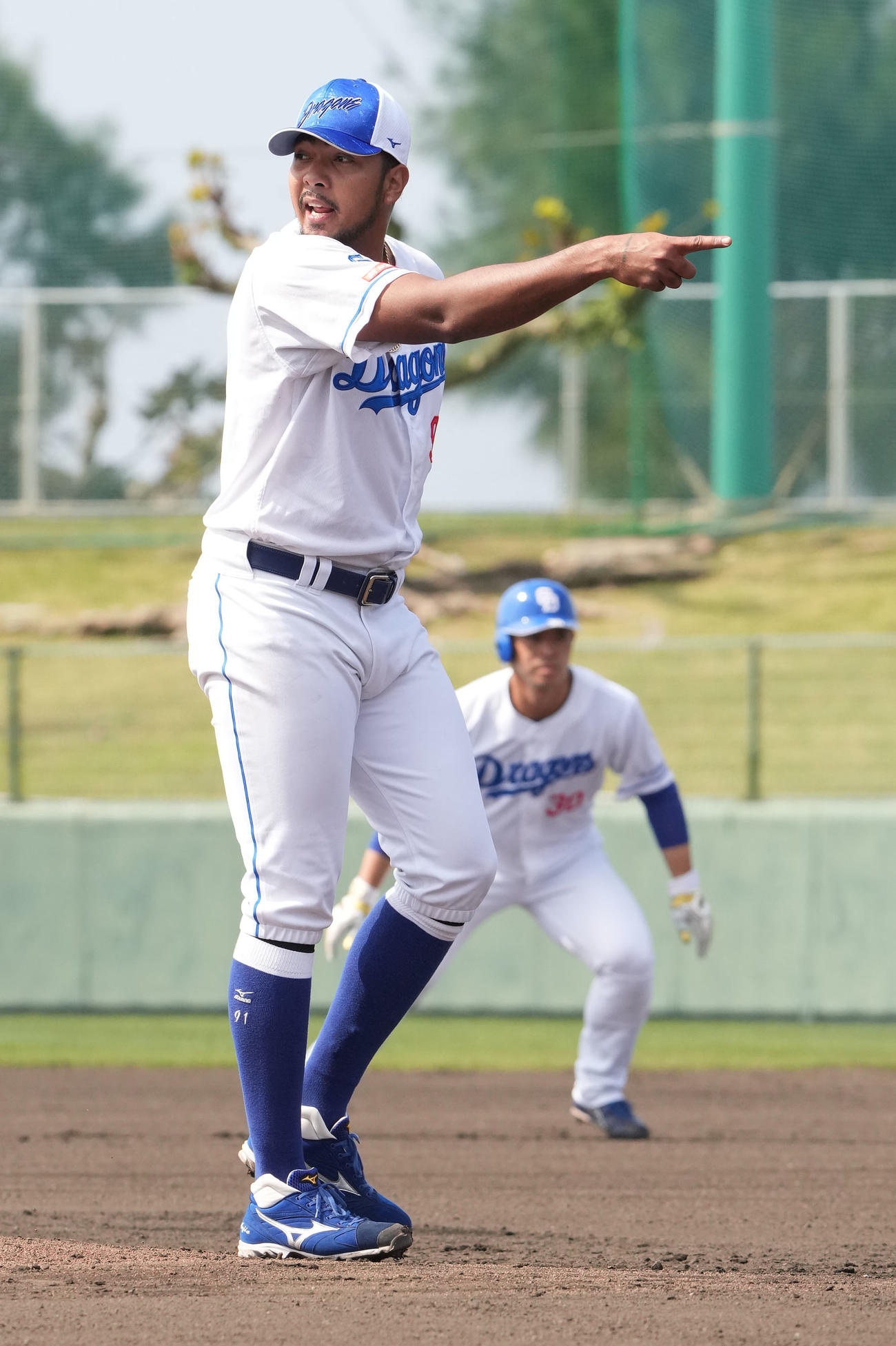 ケース打撃練習に登板するメヒア（撮影・森本幸一）