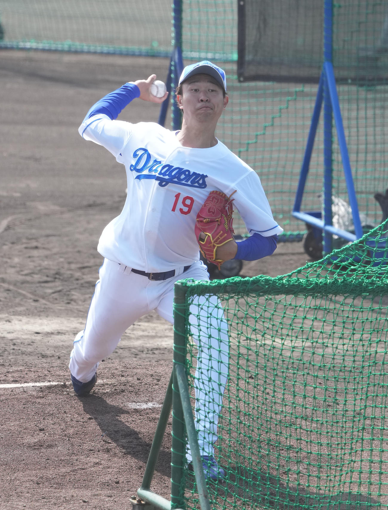 打撃投手で登板する高橋宏（撮影・森本幸一）