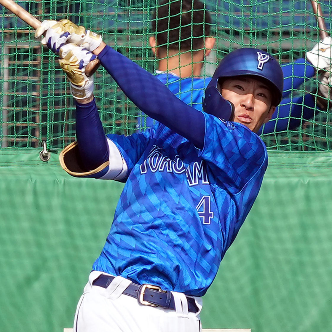 DeNAドラフト1位の度会は、フリー打撃でバックスクリーン脇の大型ビジョンを直撃（撮影・たえ見朱実）