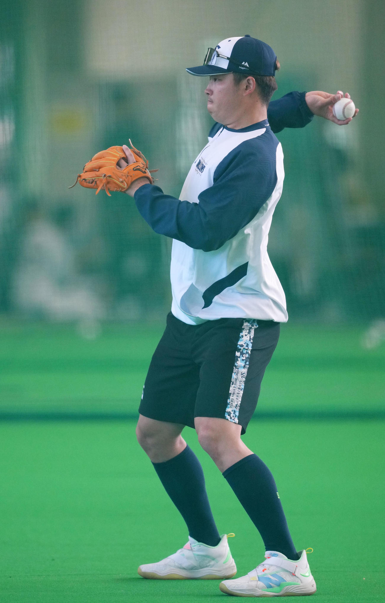 別メニューで調整するヤクルト村上（撮影・横山健太）