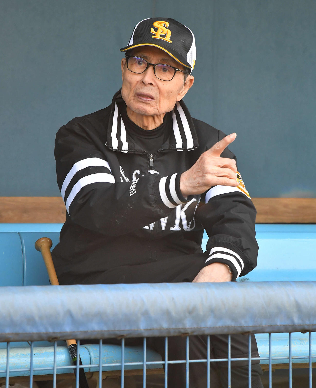 取材を受けるソフトバンク王球団会長（撮影・岩下翔太）