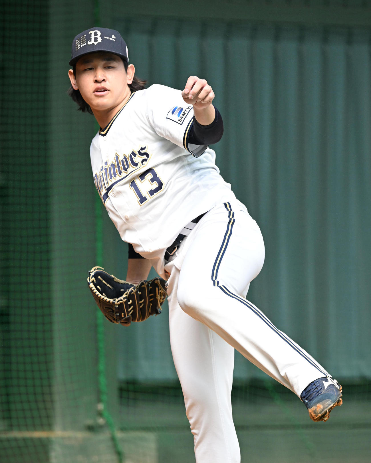 ブルペンで投げ込むオリックス宮城（撮影・和賀正仁）