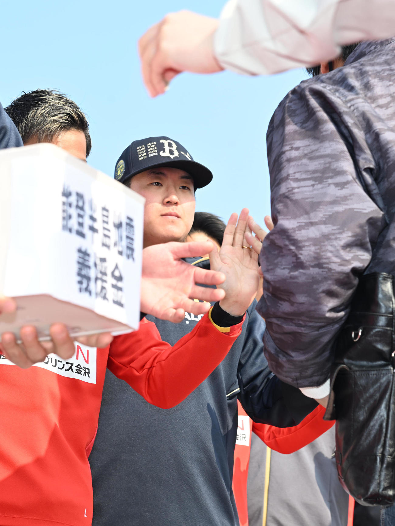 能登半島地震で募金活動をするオリックス内藤（撮影・和賀正仁）