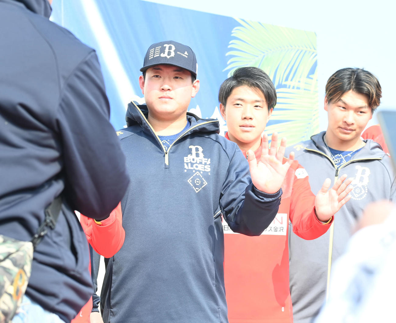 能登半島地震で募金活動をするオリックス内藤（撮影・和賀正仁）
