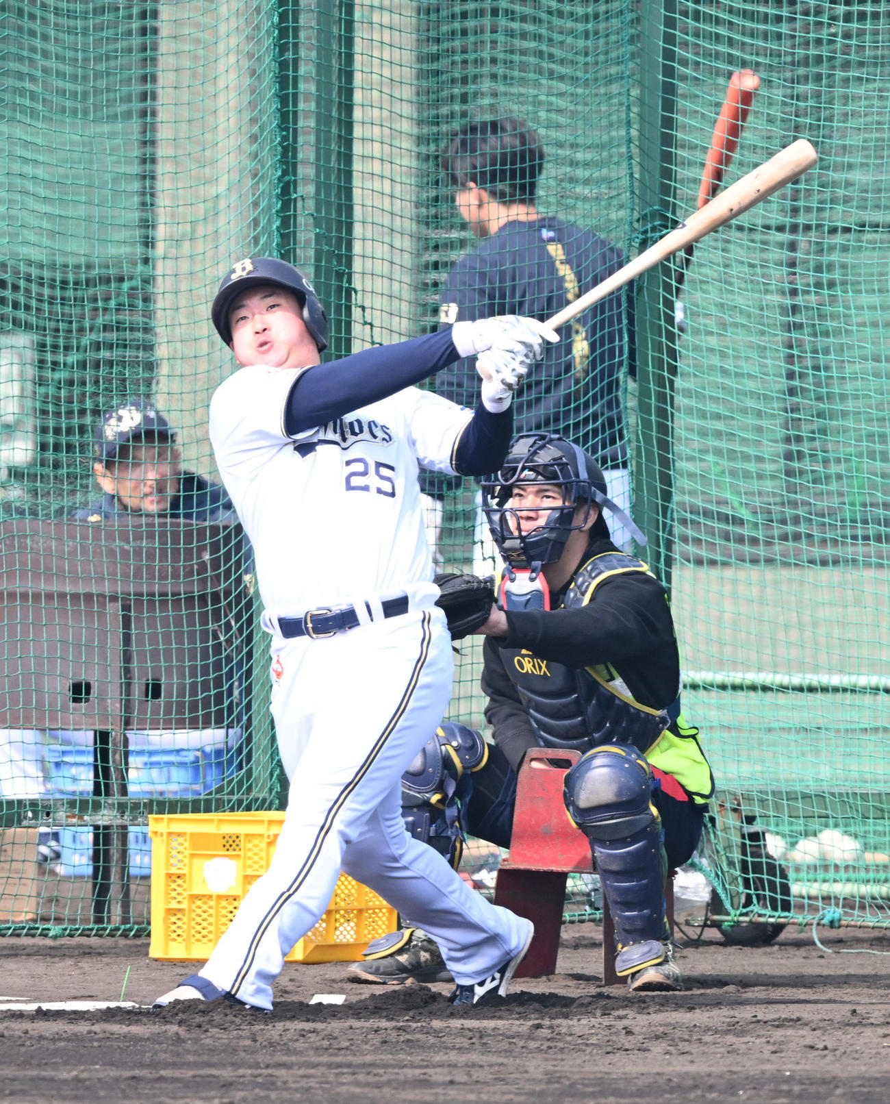 フリー打撃で鋭い打球を放つオリックス内藤（撮影・和賀正仁）
