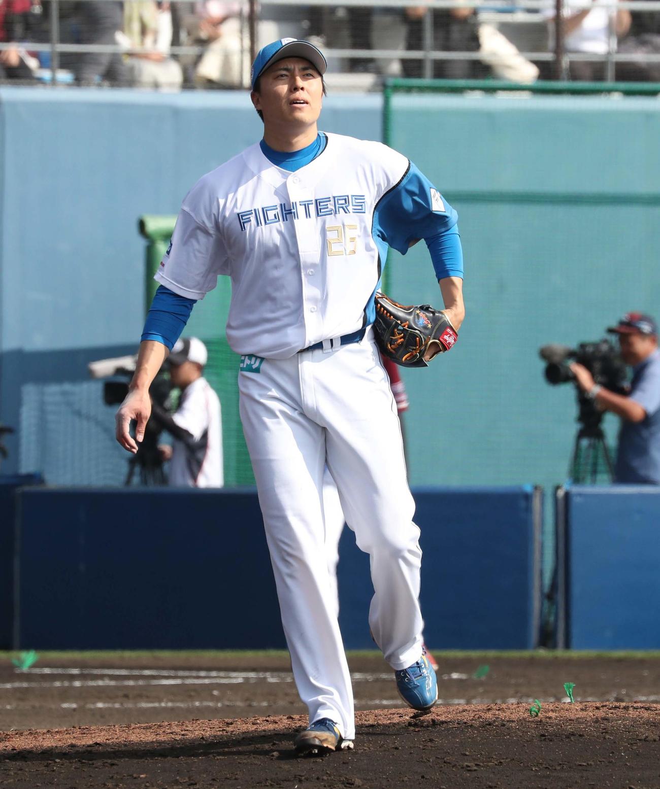 日本ハム対楽天　4回に登板し打者を3人で抑える田中正（撮影・黒川智章）