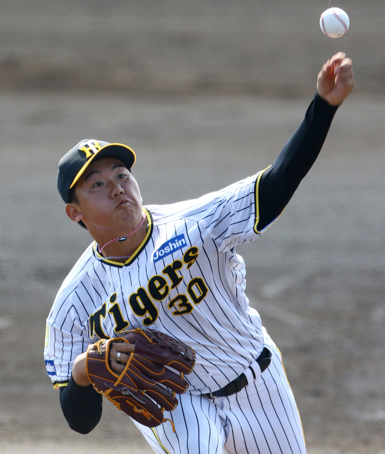 力投する白組先発の門別（撮影・上山淳一）