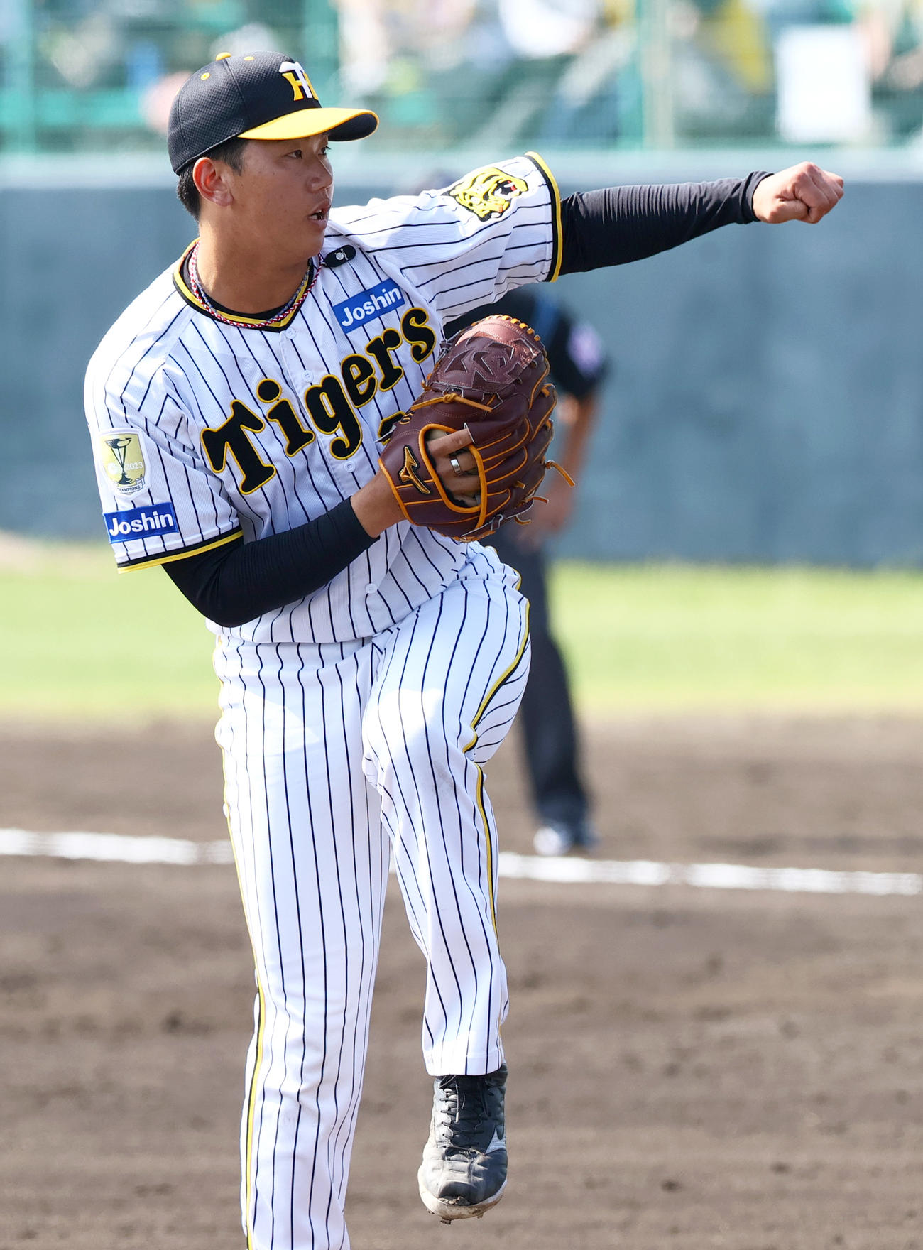 力投する白組先発の門別（撮影・上山淳一）