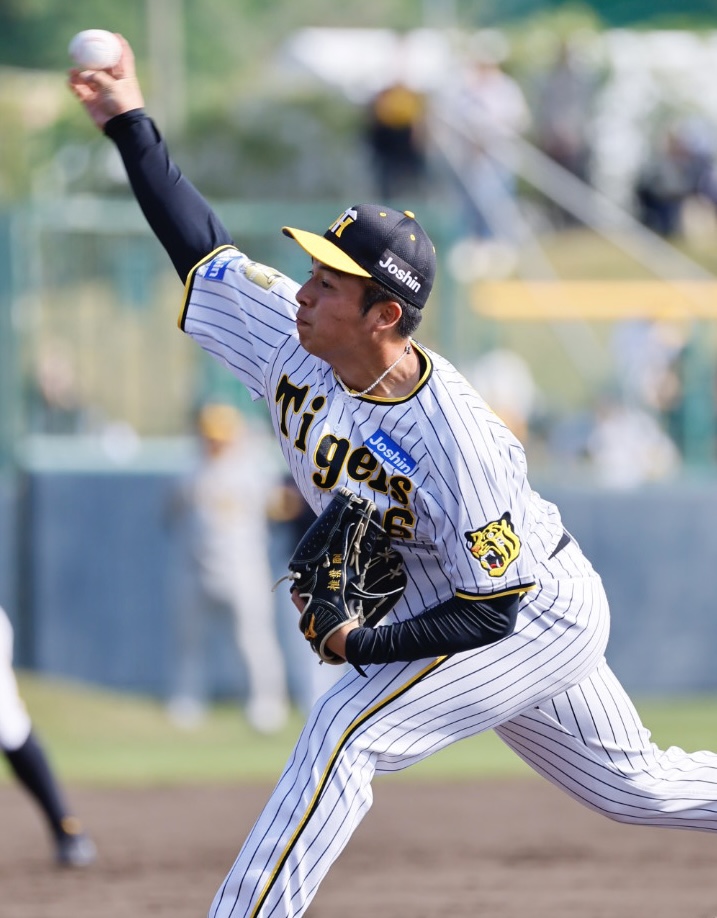 阪神春季キャンプ　9回、6番手で登板した白組椎葉（撮影・藤尾明華）