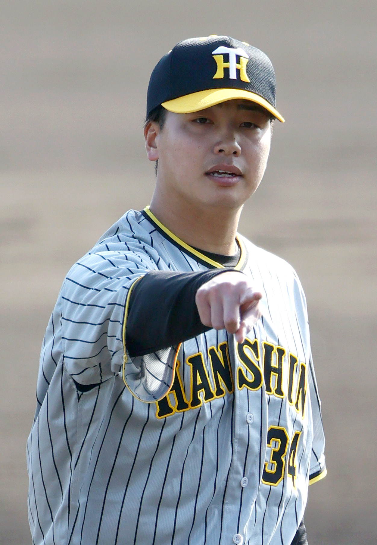 紅白戦　9回裏に登板する紅組漆原（撮影・上山淳一）
