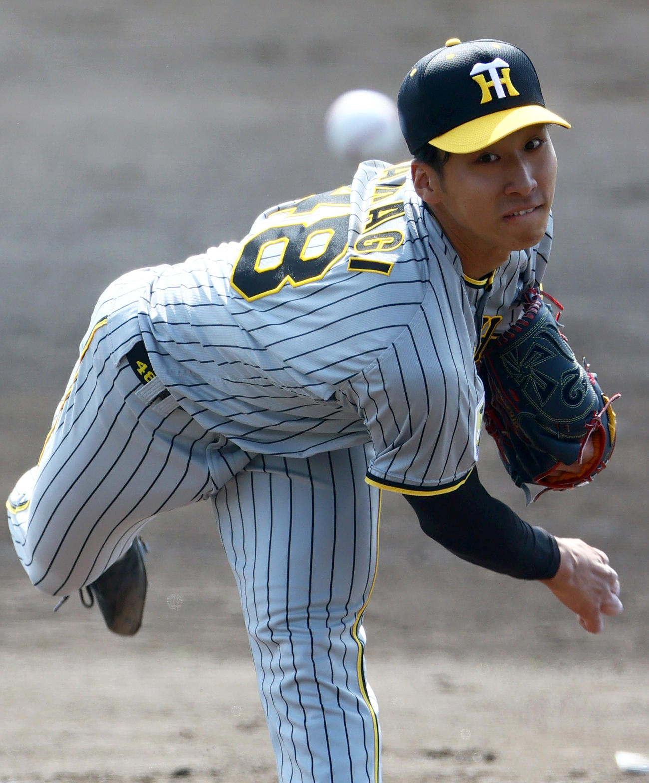 力投する紅組先発の茨木（撮影・上山淳一）