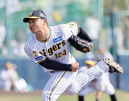 阪神春季キャンプ紅白戦　7回、6番手で登板した白組松原（撮影・藤尾明華）