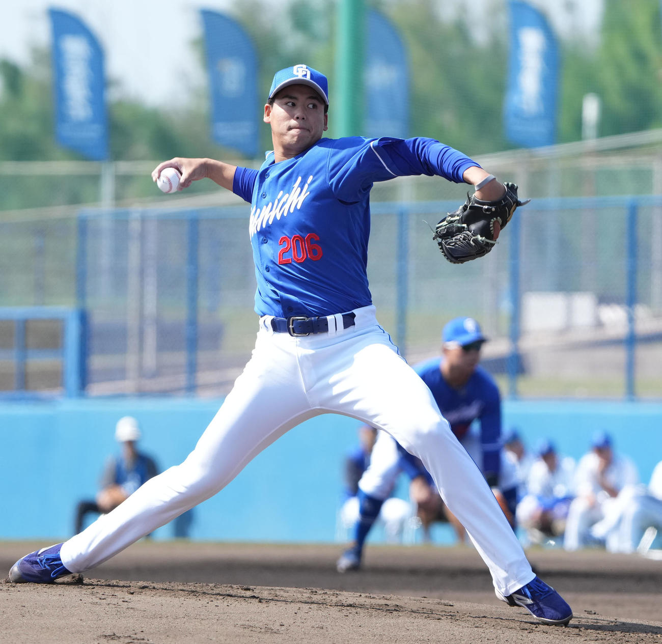 DeNA対中日　1回裏、登板する中日先発の松木平（撮影・森本幸一）