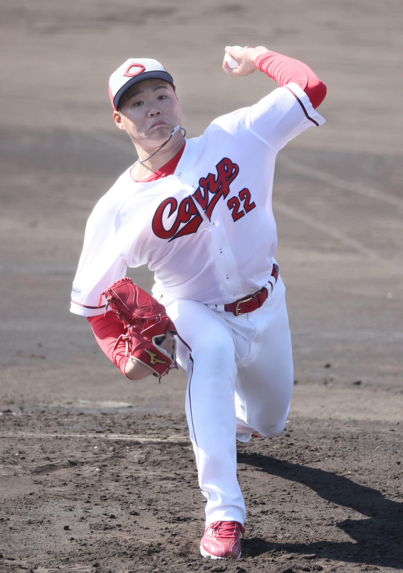 シート打撃に登板した広島ドラフト2位の高（撮影・加藤孝規）