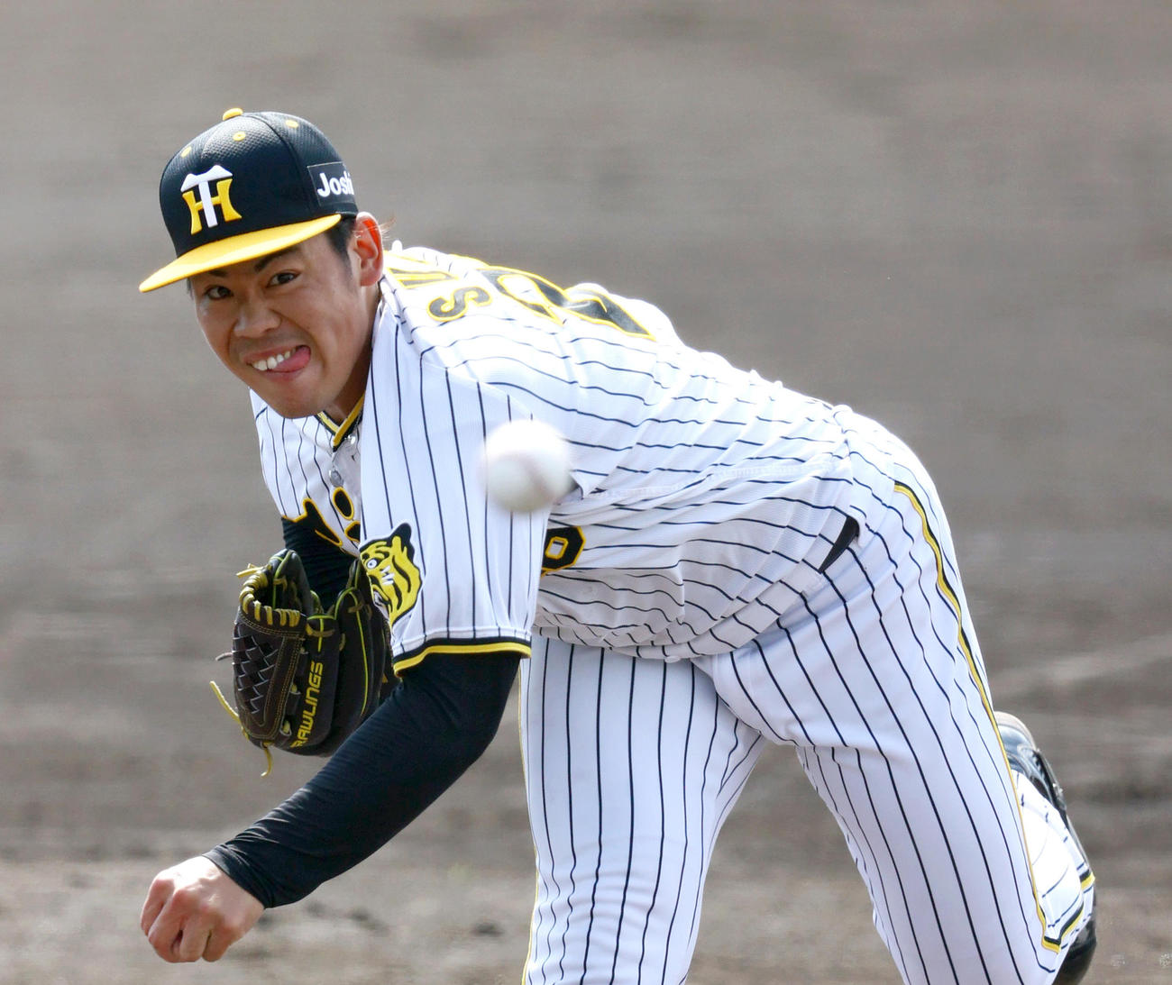紅白戦　2回に登板する白組の鈴木（撮影・上山淳一）