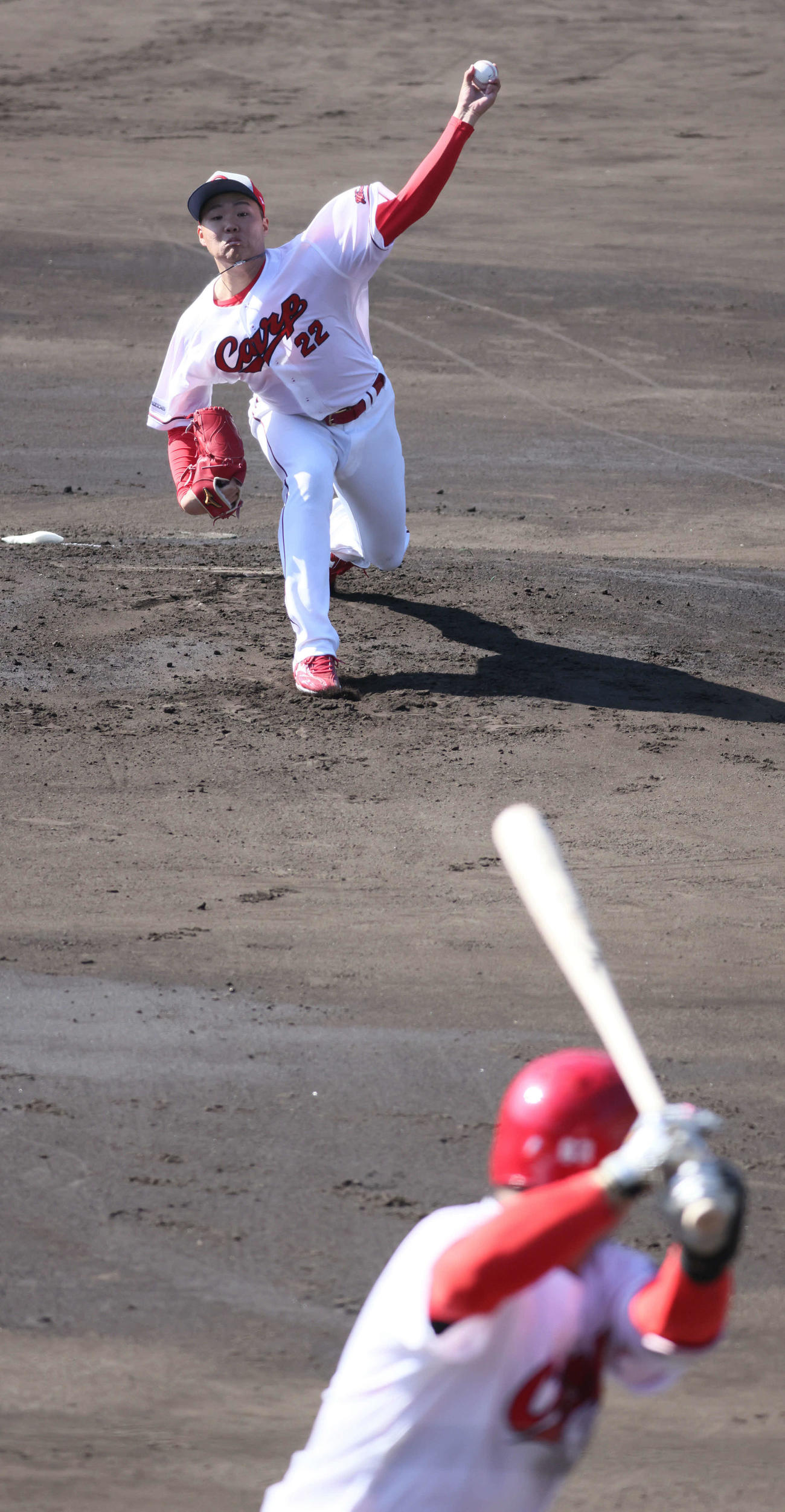 シート打撃に登板した広島ドラフト2位の高（撮影・加藤孝規）
