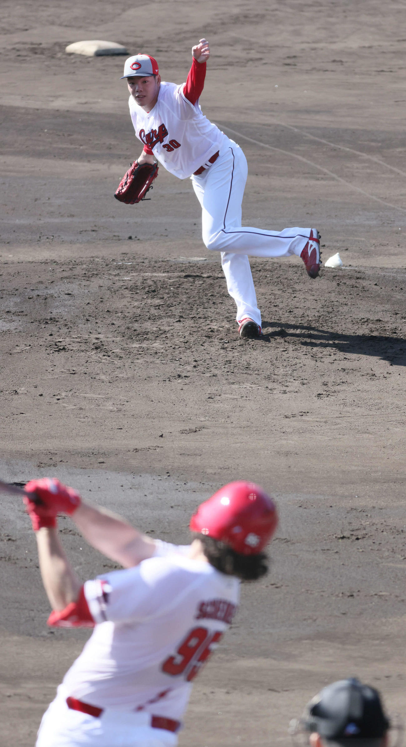 シート打撃に登板した広島ドラフト3位の滝田（撮影・加藤孝規）