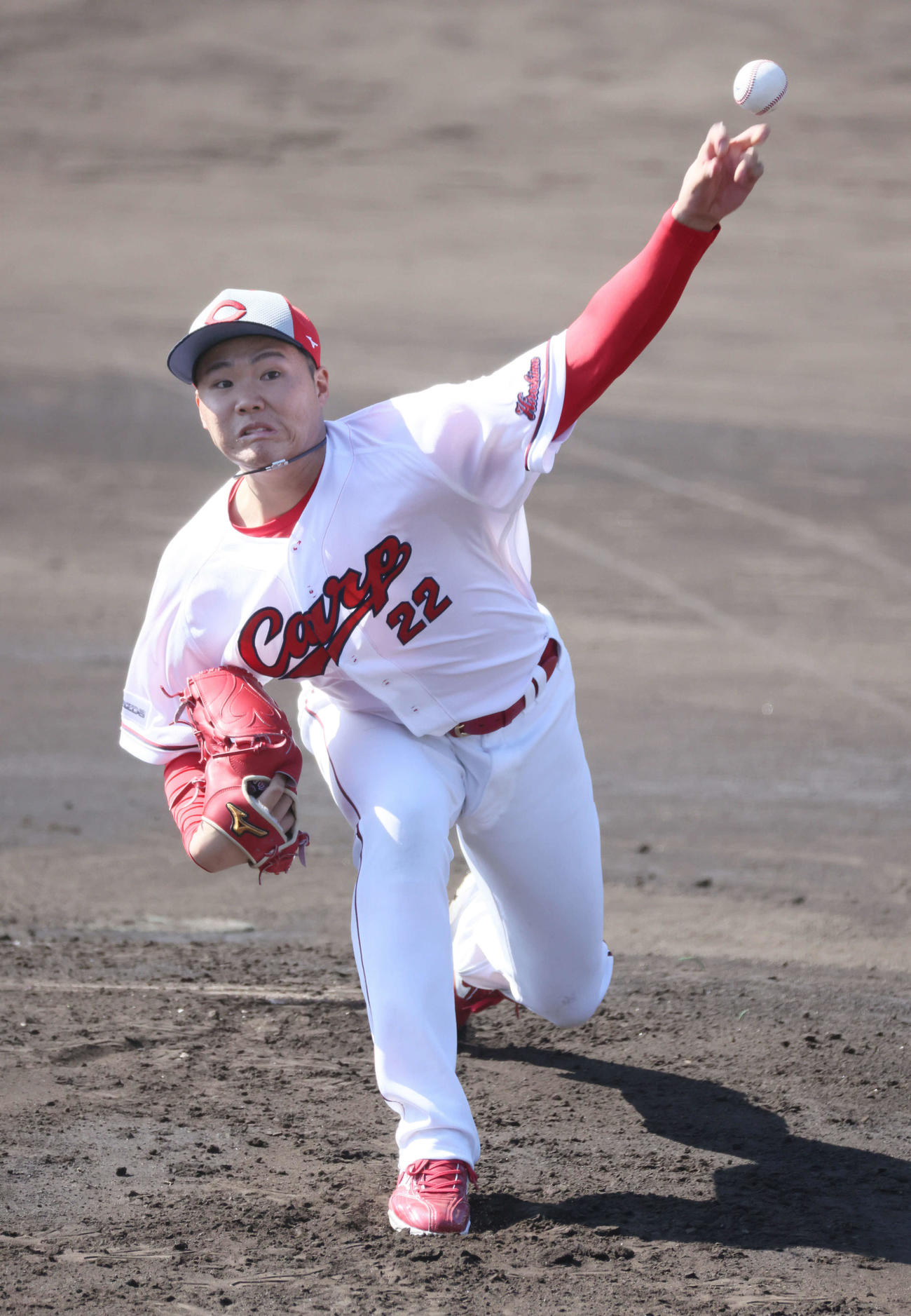 シート打撃に登板した広島ドラフト2位の高（撮影・加藤孝規）