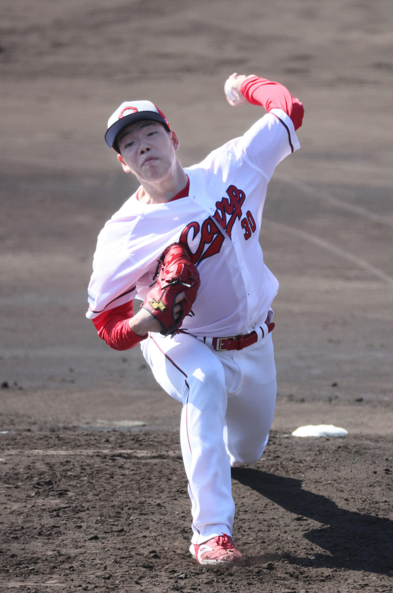 シート打撃に登板した広島ドラフト3位の滝田（撮影・加藤孝規）