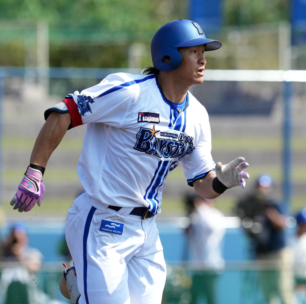 DeNA対中日　4回裏DeNA無死、左越えに2塁打を放った井上（撮影・たえ見朱実）