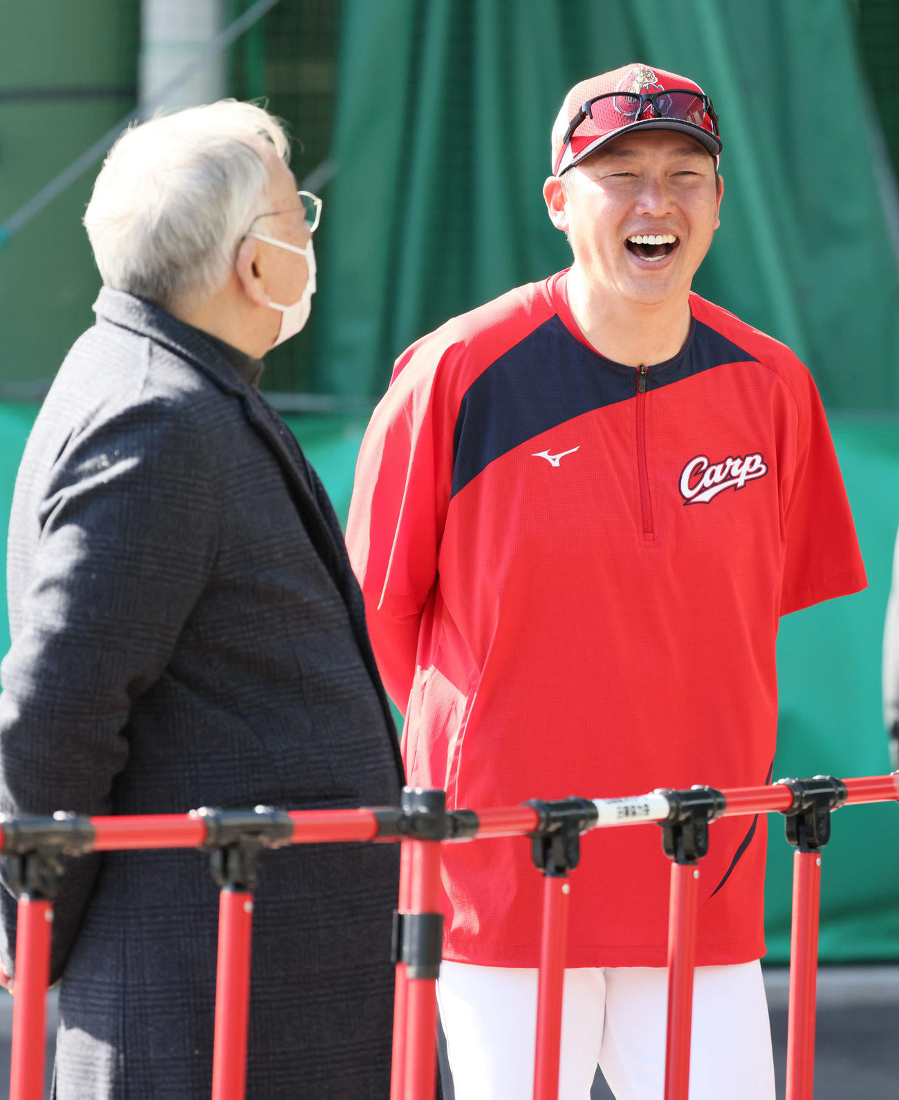 広島新井監督（右）と松田オーナー（撮影・加藤孝規）