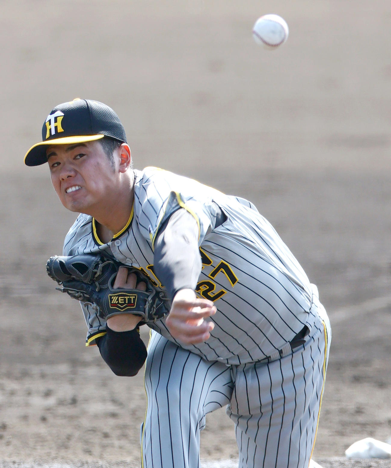 紅白戦　紅組3番手で登板する川原（撮影・上山淳一）