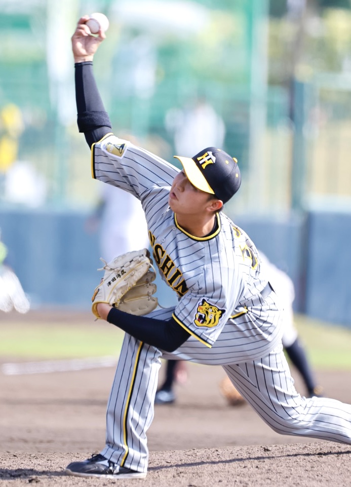 阪神春季キャンプ紅白戦　6回、4番手で登板した紅組津田（撮影・藤尾明華）
