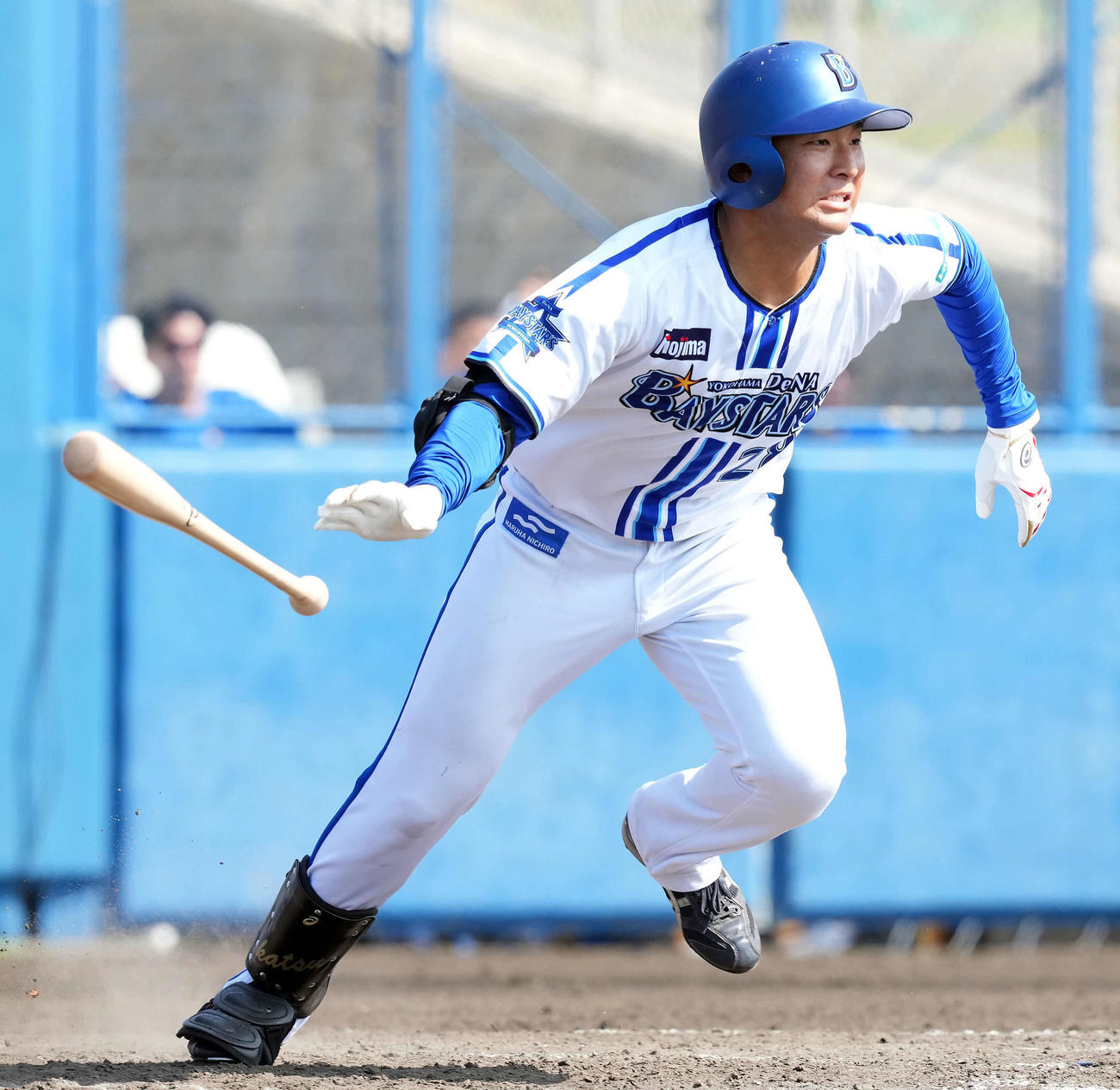 DeNA対中日　5回裏DeNA無死、右前に安打を放つ勝又（撮影・たえ見朱実）
