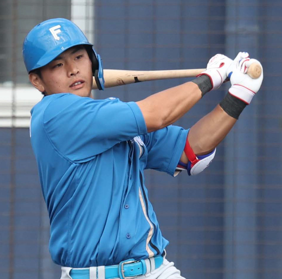 サムスン対日本ハム　3回表日本ハム2死三塁、左前適時打を放つ野村（撮影・黒川智章）